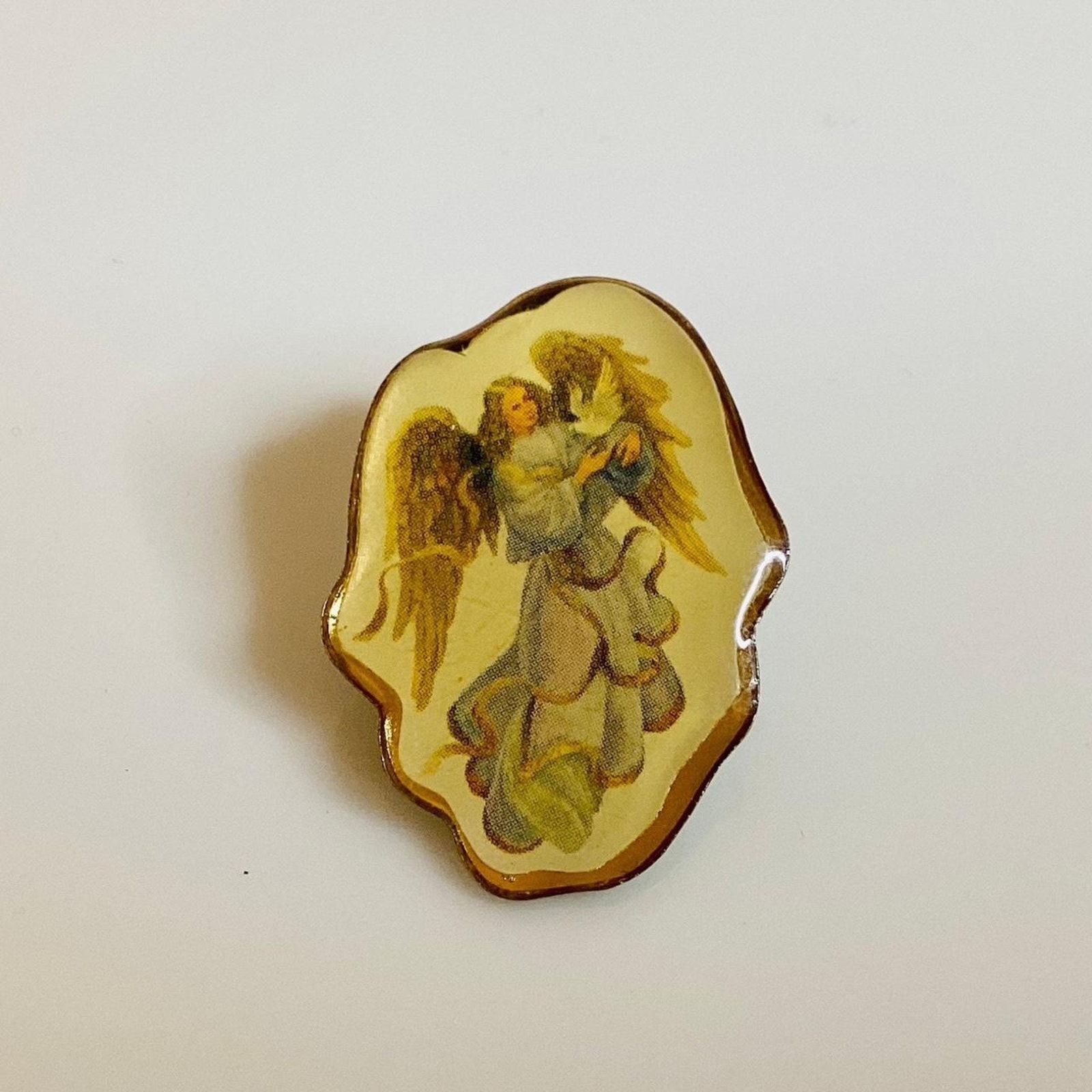 Vintage Christian Pin: Nice Angel Flying Design